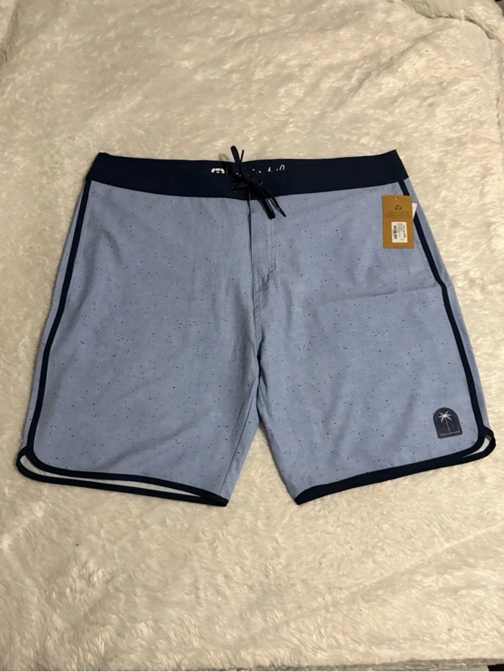 Travis Mathew Men's Eco Collection Yucatan Scallop Blue swim trunks Size 42